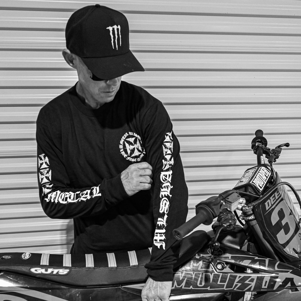 THE CROSS BADGE LONG SLEEVE